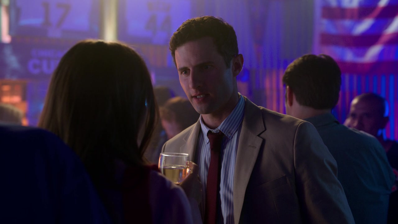 Emily_in_Paris_S01E01_Emily_in_Paris_720p_NF_WEB-DL_DDP5_1_x264-BTN_0309.jpg