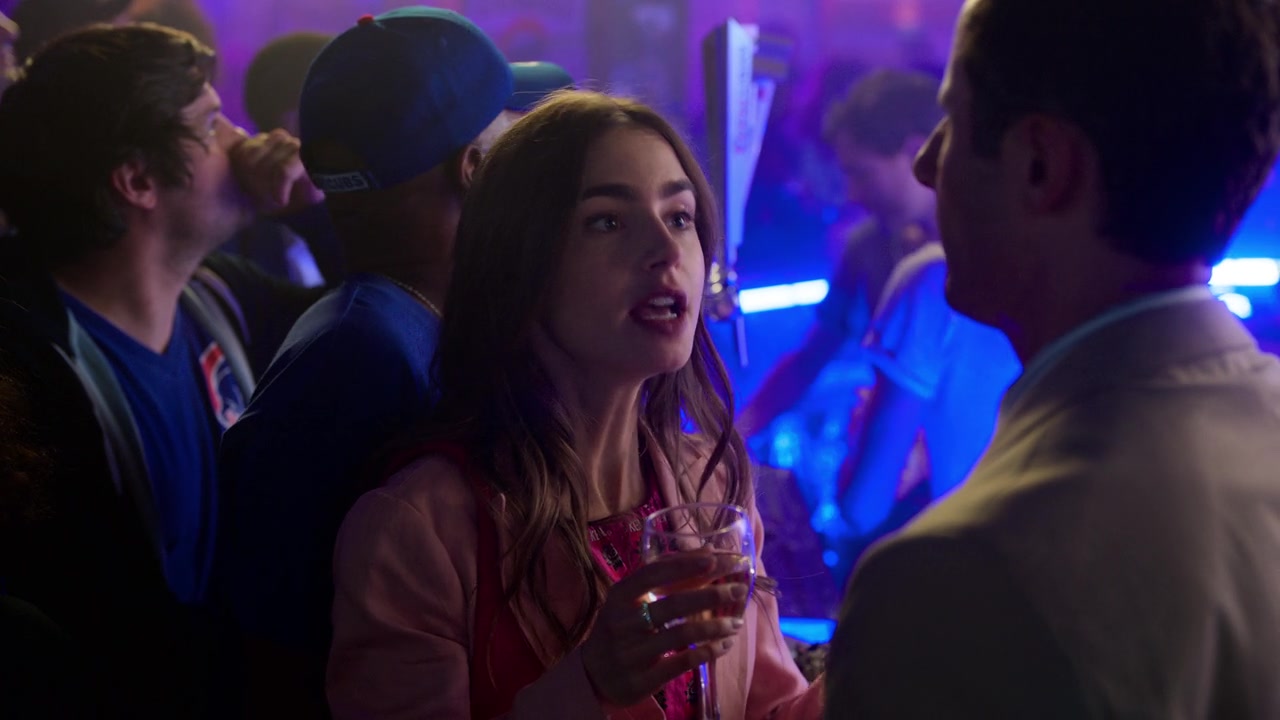 Emily_in_Paris_S01E01_Emily_in_Paris_720p_NF_WEB-DL_DDP5_1_x264-BTN_0317.jpg