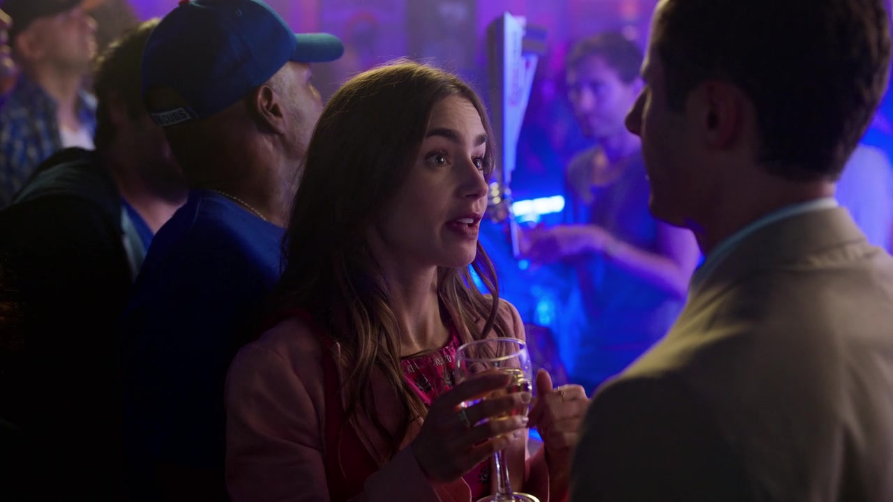 Emily_in_Paris_S01E01_Emily_in_Paris_720p_NF_WEB-DL_DDP5_1_x264-BTN_0319.jpg