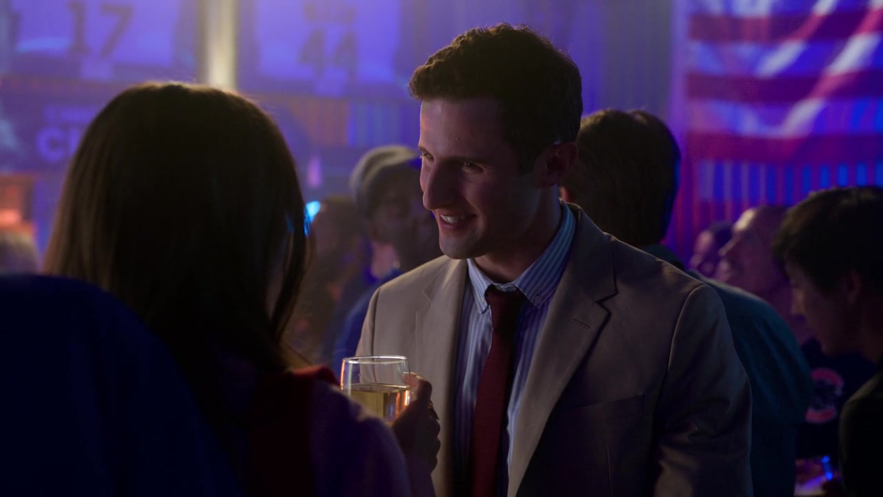 Emily_in_Paris_S01E01_Emily_in_Paris_720p_NF_WEB-DL_DDP5_1_x264-BTN_0328.jpg