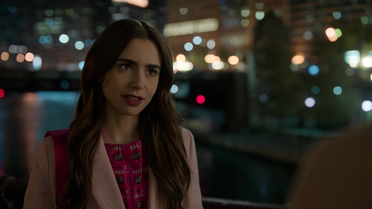 Emily_in_Paris_S01E01_Emily_in_Paris_720p_NF_WEB-DL_DDP5_1_x264-BTN_0385.jpg