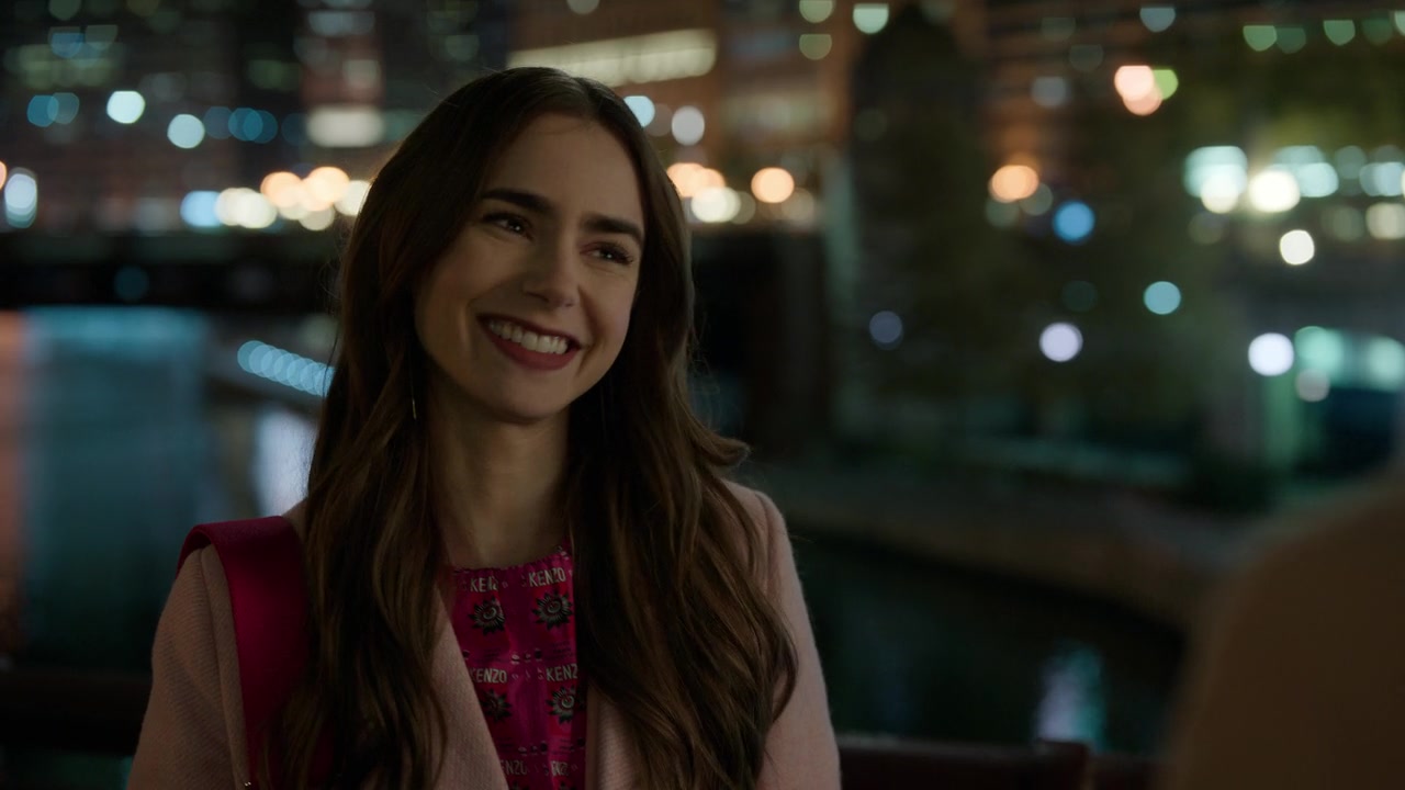 Emily_in_Paris_S01E01_Emily_in_Paris_720p_NF_WEB-DL_DDP5_1_x264-BTN_0409.jpg