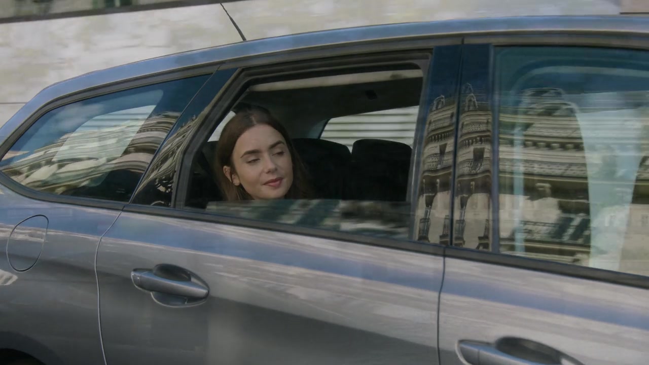 Emily_in_Paris_S01E01_Emily_in_Paris_720p_NF_WEB-DL_DDP5_1_x264-BTN_0441.jpg