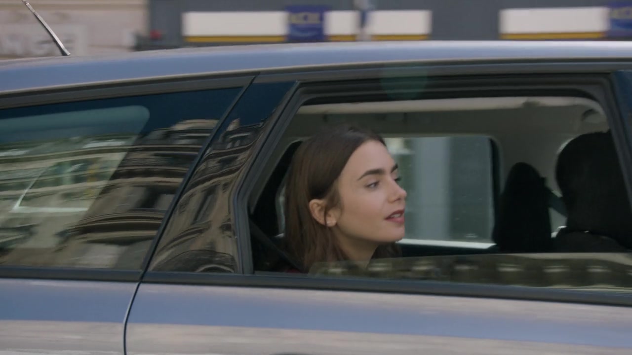 Emily_in_Paris_S01E01_Emily_in_Paris_720p_NF_WEB-DL_DDP5_1_x264-BTN_0447.jpg