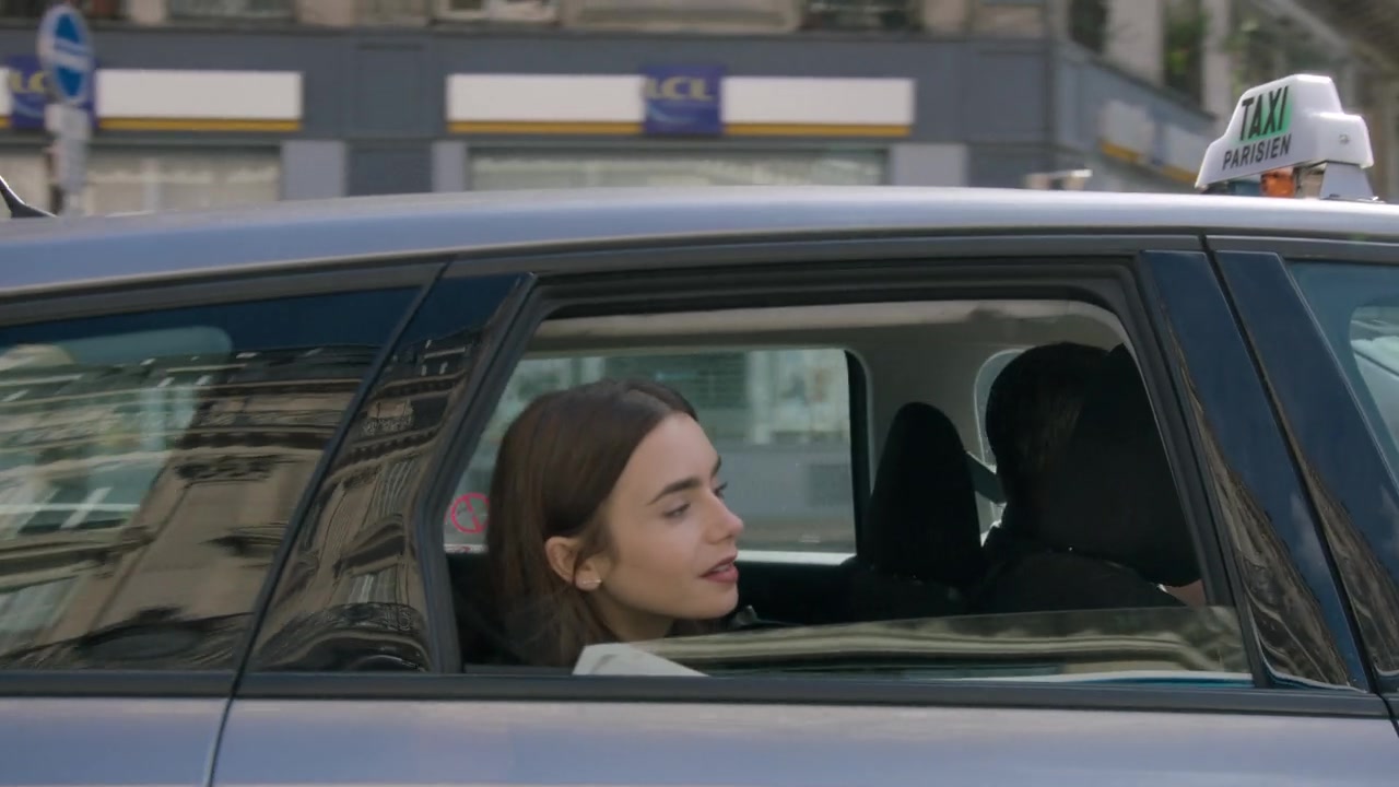 Emily_in_Paris_S01E01_Emily_in_Paris_720p_NF_WEB-DL_DDP5_1_x264-BTN_0448.jpg