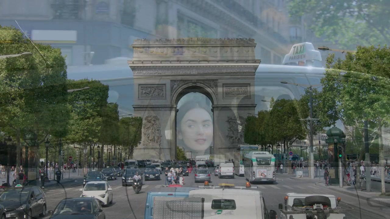 Emily_in_Paris_S01E01_Emily_in_Paris_720p_NF_WEB-DL_DDP5_1_x264-BTN_0450.jpg