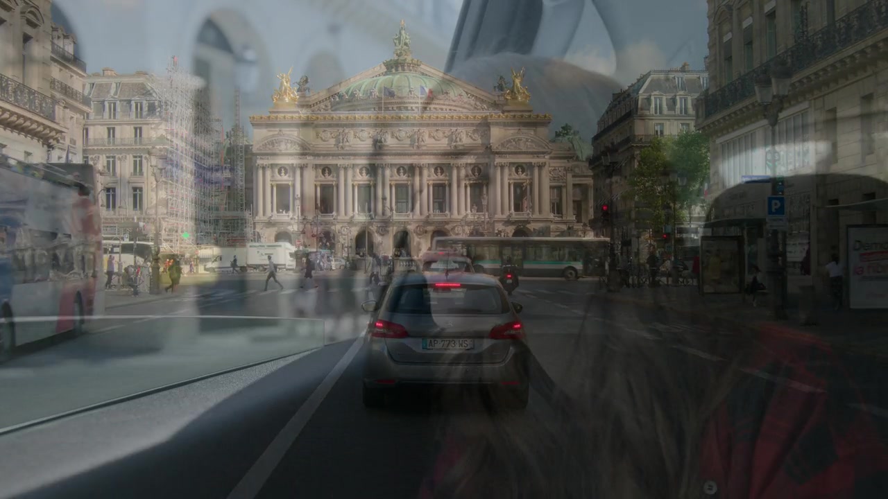Emily_in_Paris_S01E01_Emily_in_Paris_720p_NF_WEB-DL_DDP5_1_x264-BTN_0466.jpg