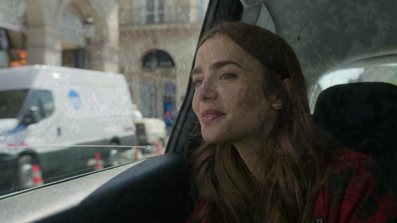 Emily_in_Paris_S01E01_Emily_in_Paris_720p_NF_WEB-DL_DDP5_1_x264-BTN_0470.jpg