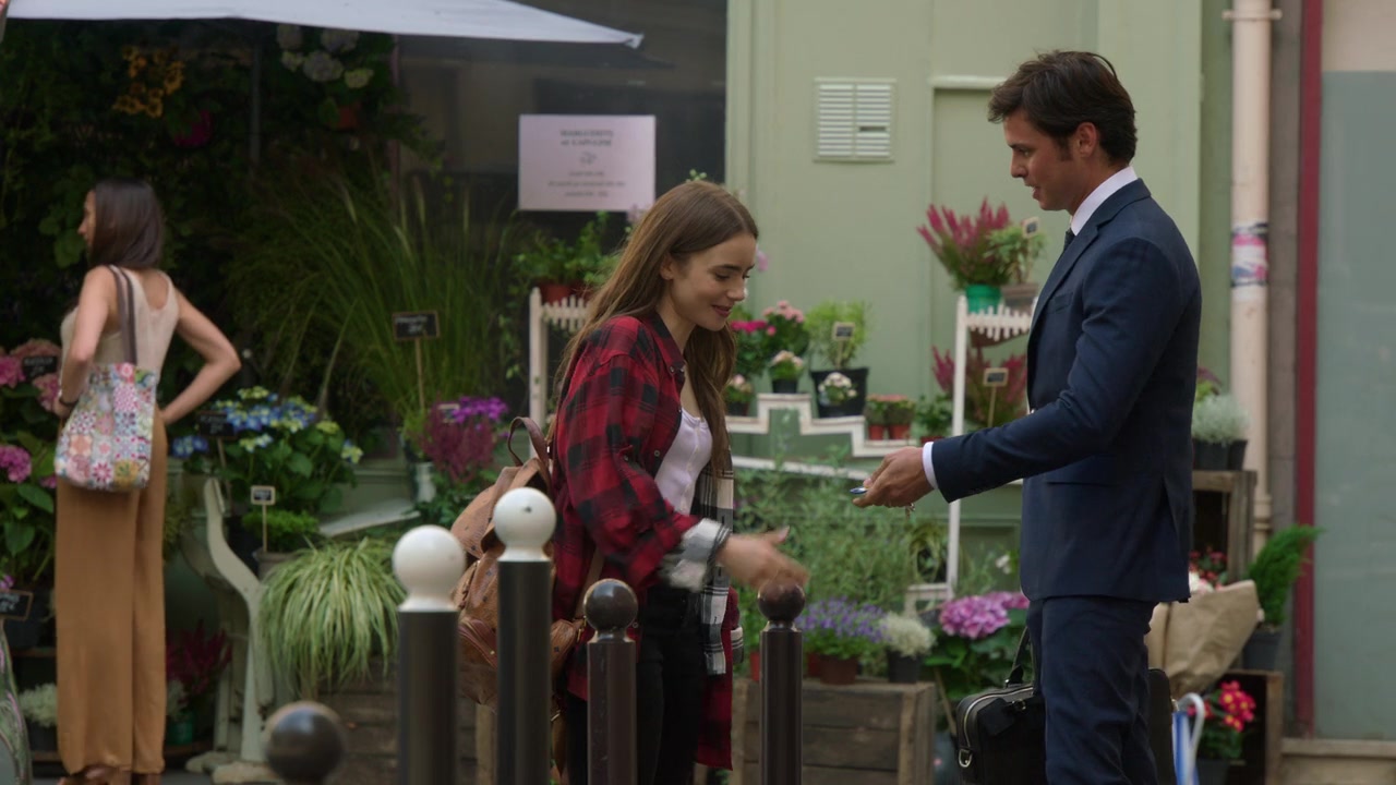 Emily_in_Paris_S01E01_Emily_in_Paris_720p_NF_WEB-DL_DDP5_1_x264-BTN_0512.jpg