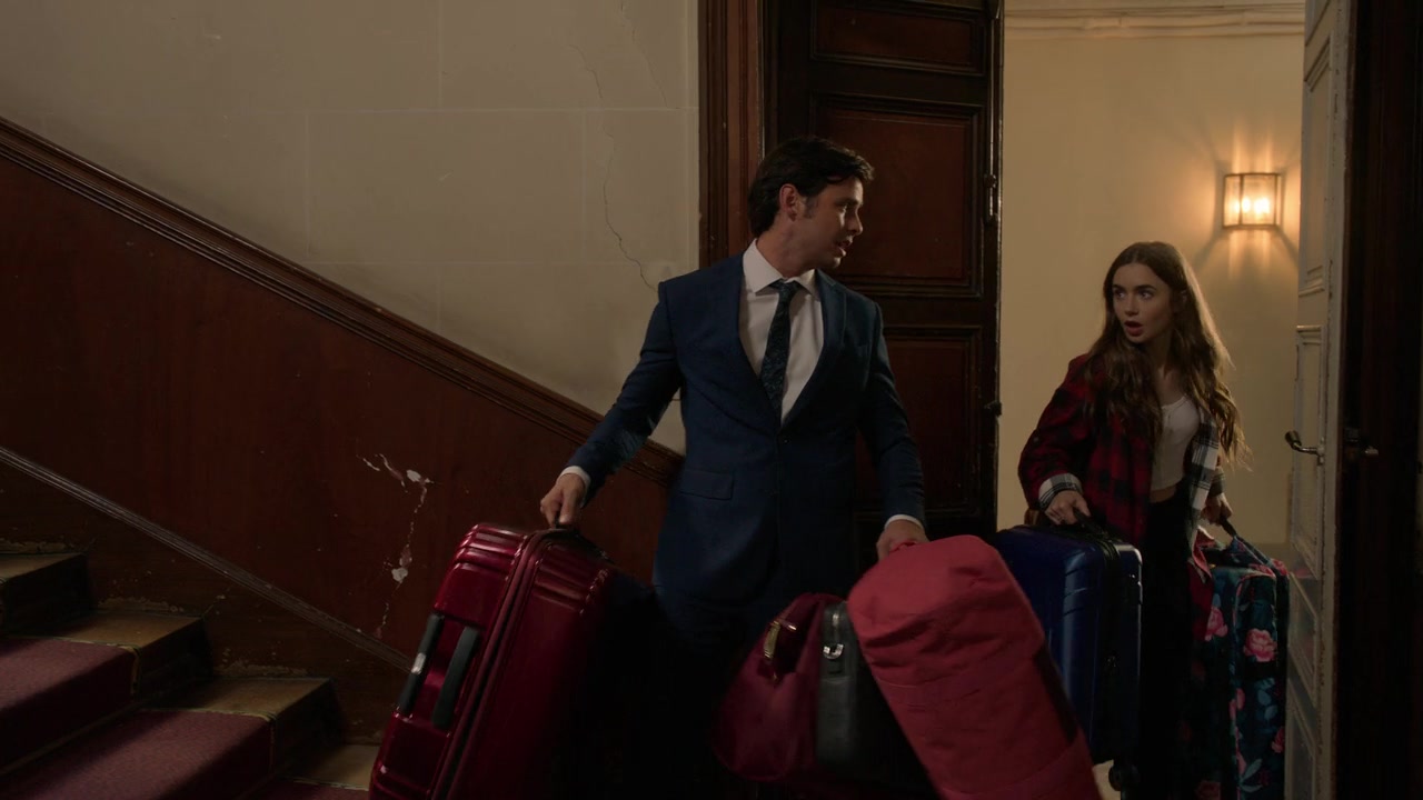 Emily_in_Paris_S01E01_Emily_in_Paris_720p_NF_WEB-DL_DDP5_1_x264-BTN_0539.jpg