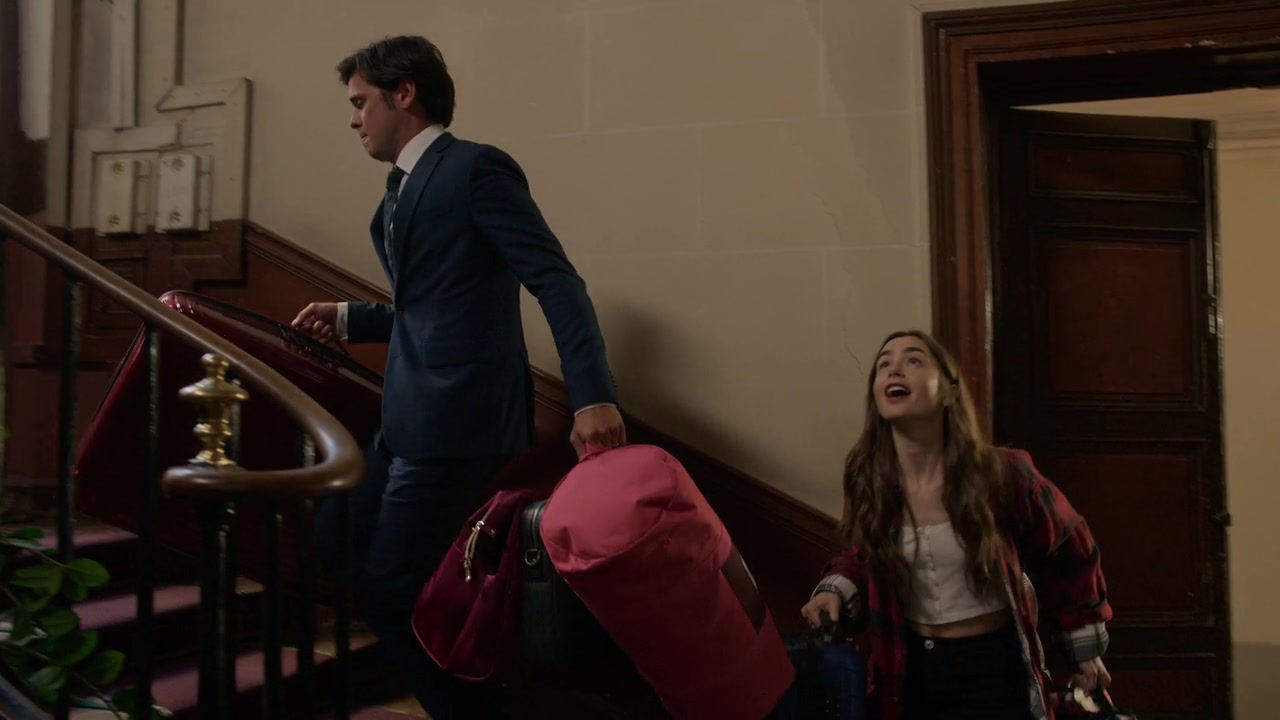 Emily_in_Paris_S01E01_Emily_in_Paris_720p_NF_WEB-DL_DDP5_1_x264-BTN_0543.jpg