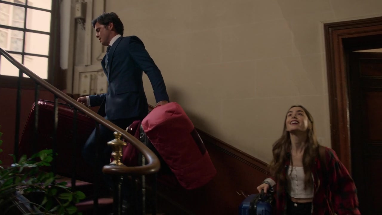 Emily_in_Paris_S01E01_Emily_in_Paris_720p_NF_WEB-DL_DDP5_1_x264-BTN_0544.jpg