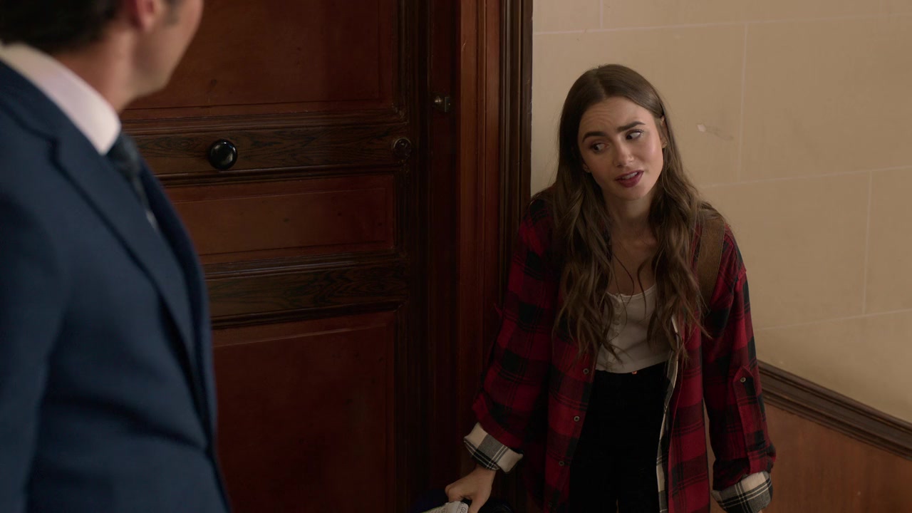 Emily_in_Paris_S01E01_Emily_in_Paris_720p_NF_WEB-DL_DDP5_1_x264-BTN_0579.jpg