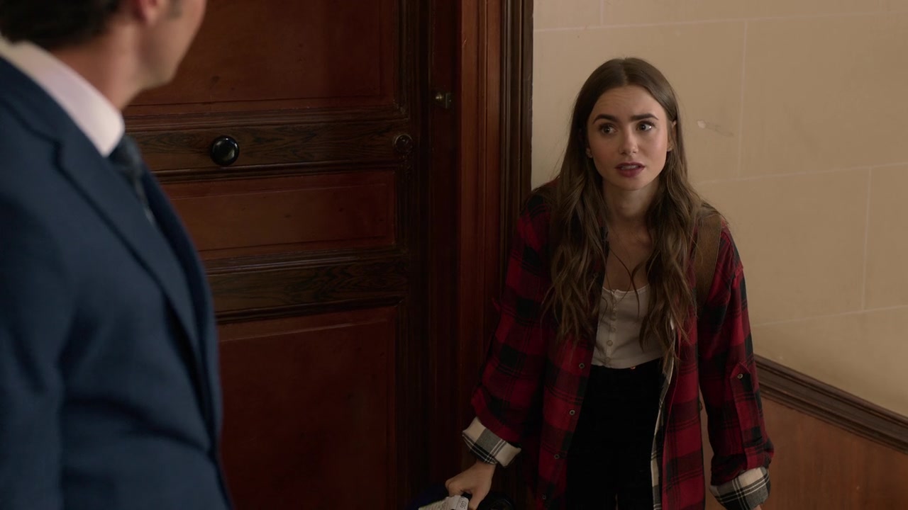 Emily_in_Paris_S01E01_Emily_in_Paris_720p_NF_WEB-DL_DDP5_1_x264-BTN_0580.jpg