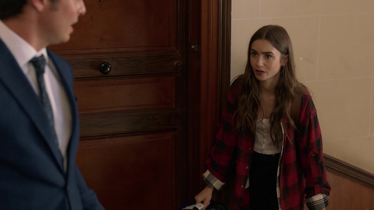 Emily_in_Paris_S01E01_Emily_in_Paris_720p_NF_WEB-DL_DDP5_1_x264-BTN_0592.jpg