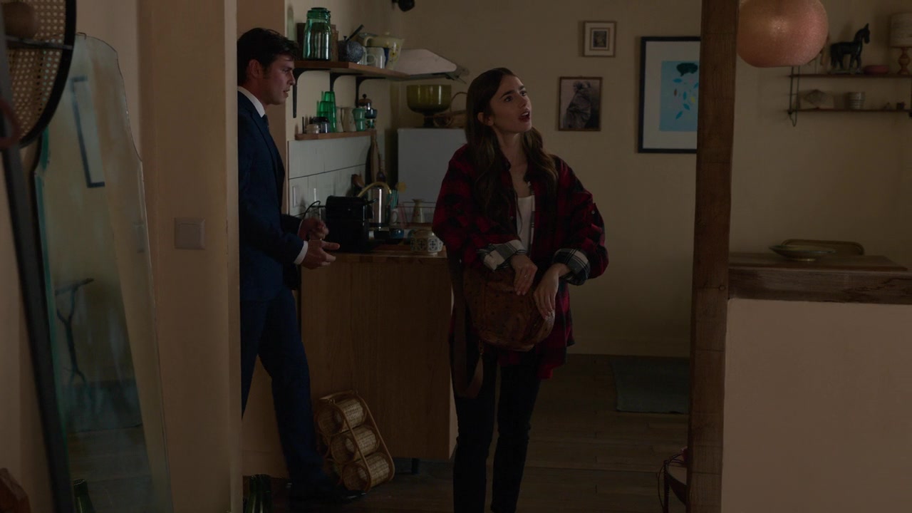 Emily_in_Paris_S01E01_Emily_in_Paris_720p_NF_WEB-DL_DDP5_1_x264-BTN_0622.jpg