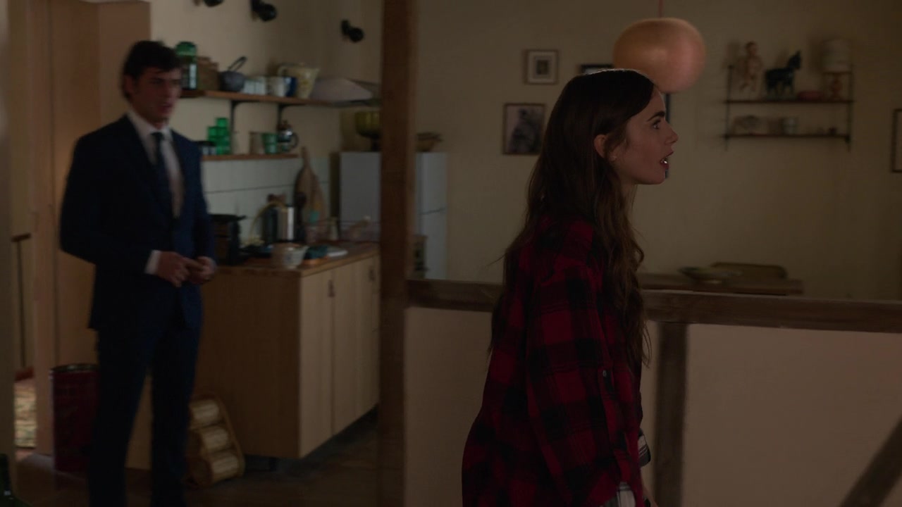 Emily_in_Paris_S01E01_Emily_in_Paris_720p_NF_WEB-DL_DDP5_1_x264-BTN_0631.jpg