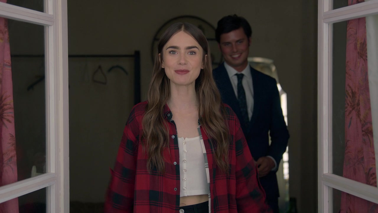 Emily_in_Paris_S01E01_Emily_in_Paris_720p_NF_WEB-DL_DDP5_1_x264-BTN_0646.jpg