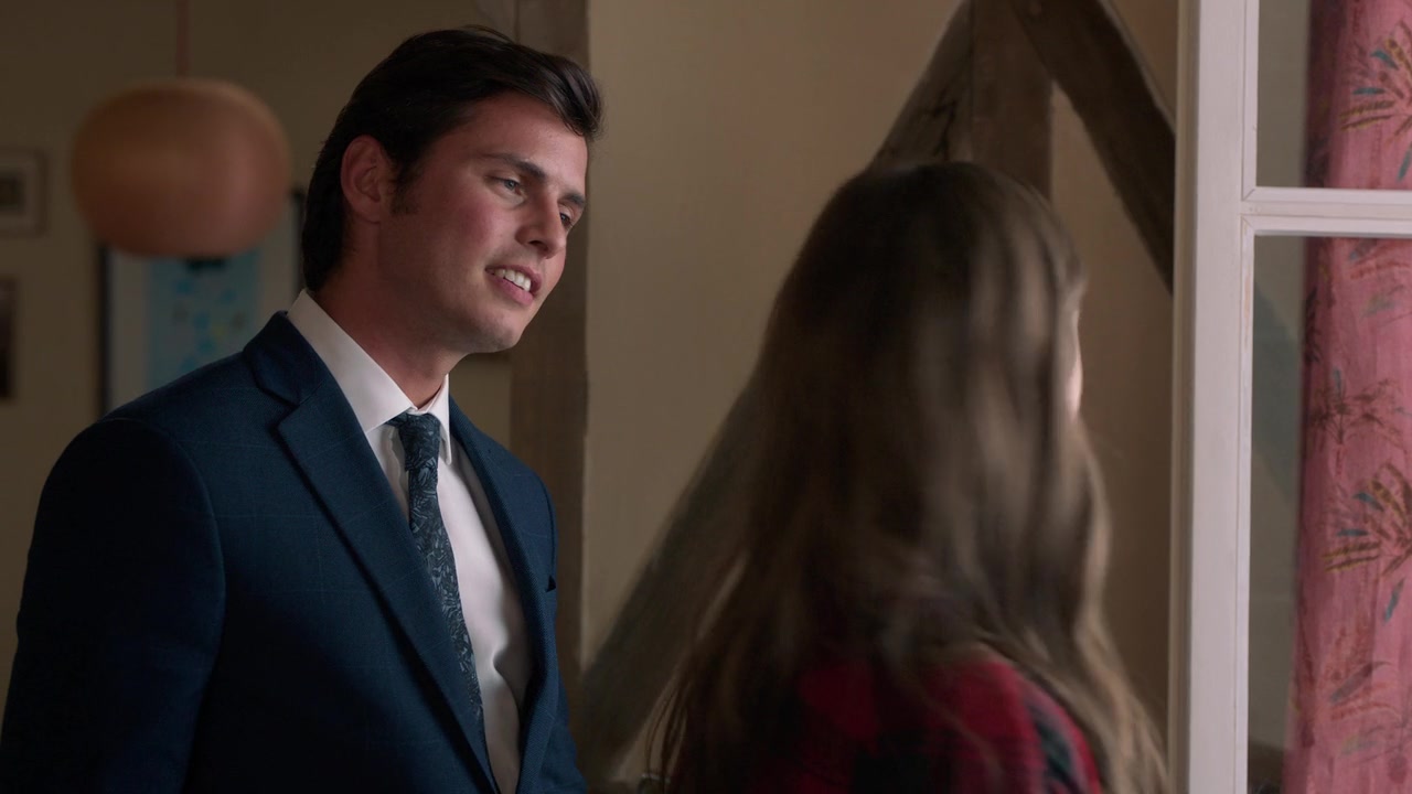 Emily_in_Paris_S01E01_Emily_in_Paris_720p_NF_WEB-DL_DDP5_1_x264-BTN_0671.jpg