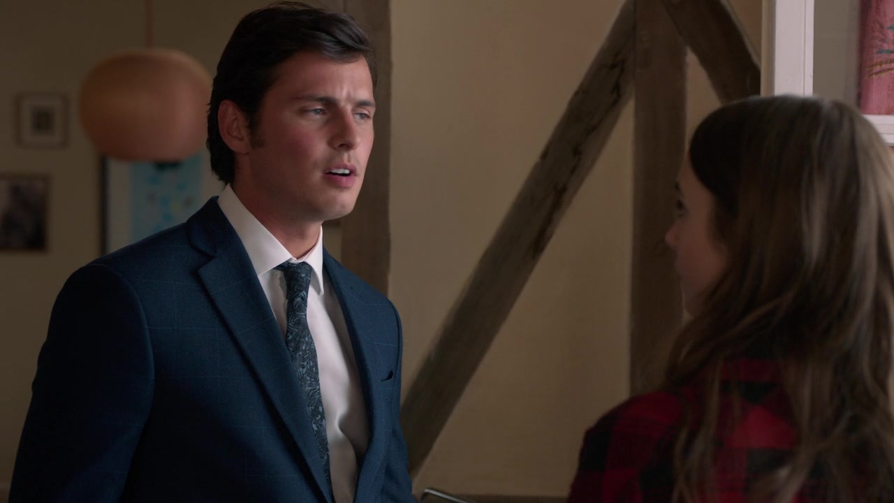 Emily_in_Paris_S01E01_Emily_in_Paris_720p_NF_WEB-DL_DDP5_1_x264-BTN_0673.jpg