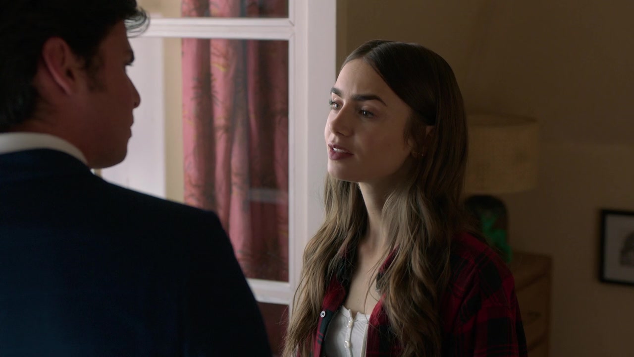 Emily_in_Paris_S01E01_Emily_in_Paris_720p_NF_WEB-DL_DDP5_1_x264-BTN_0675.jpg