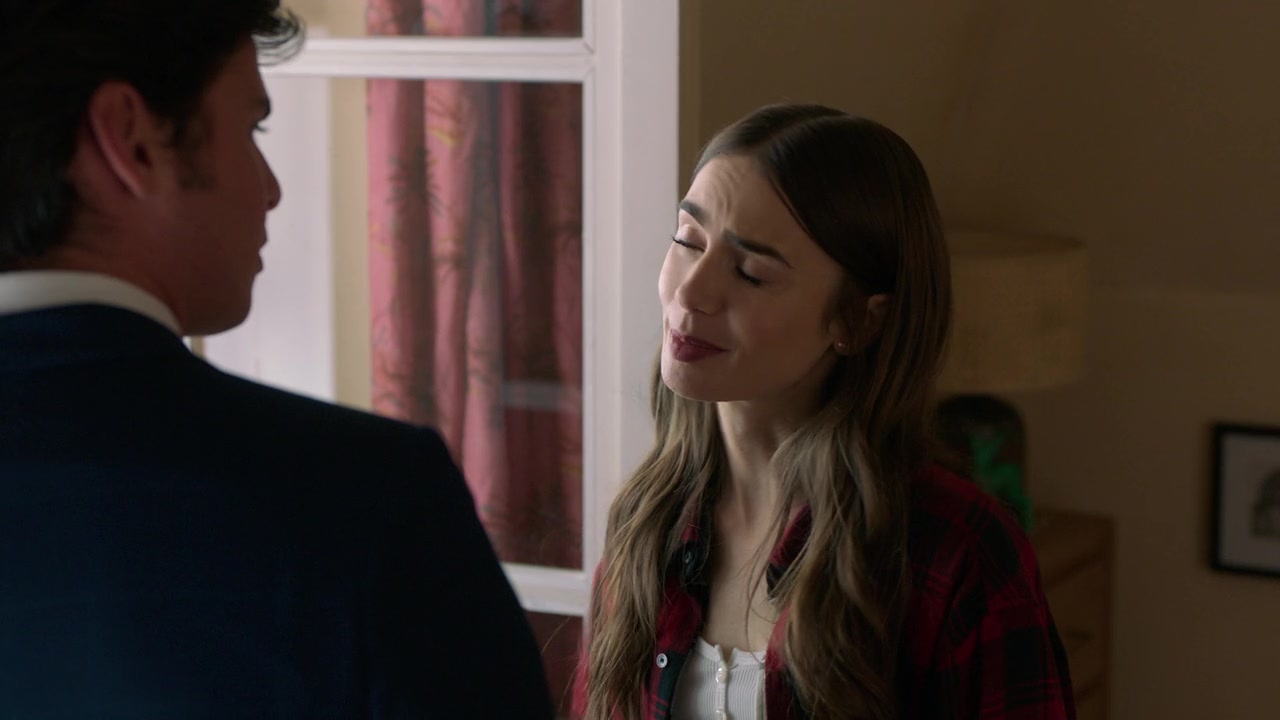 Emily_in_Paris_S01E01_Emily_in_Paris_720p_NF_WEB-DL_DDP5_1_x264-BTN_0677.jpg
