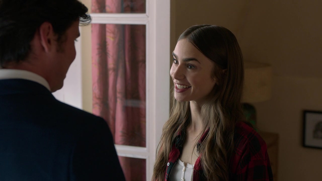 Emily_in_Paris_S01E01_Emily_in_Paris_720p_NF_WEB-DL_DDP5_1_x264-BTN_0695.jpg