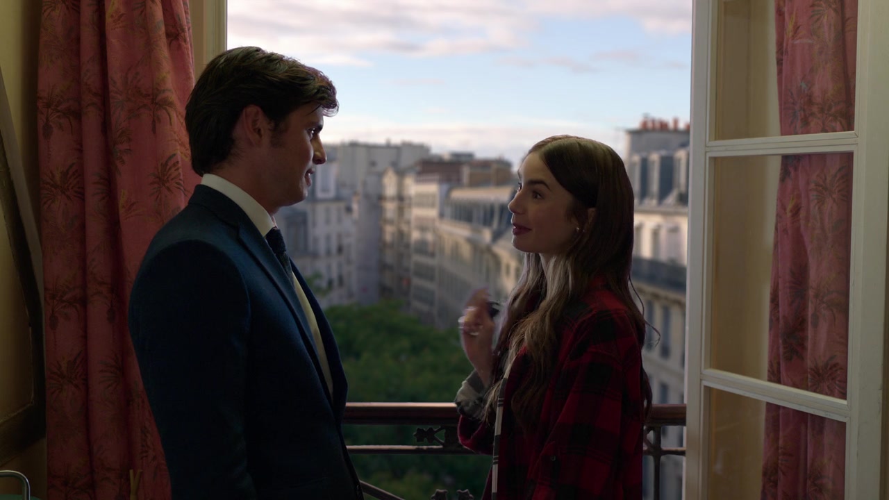 Emily_in_Paris_S01E01_Emily_in_Paris_720p_NF_WEB-DL_DDP5_1_x264-BTN_0717.jpg