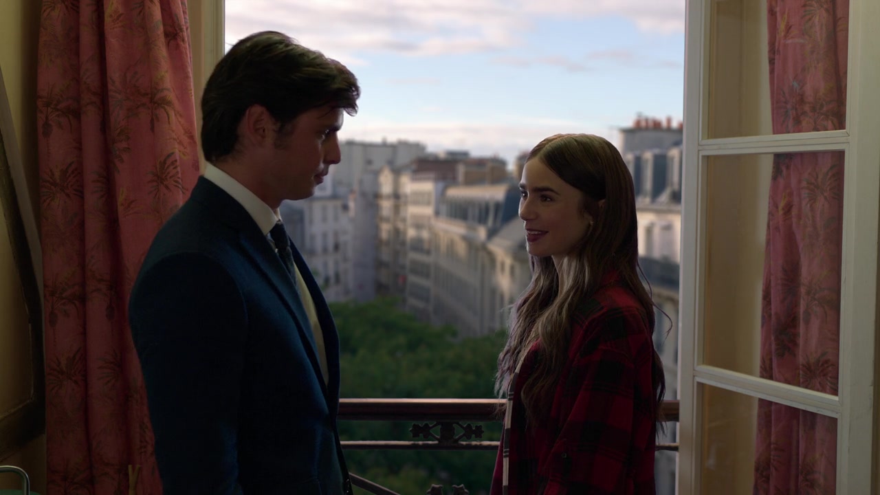 Emily_in_Paris_S01E01_Emily_in_Paris_720p_NF_WEB-DL_DDP5_1_x264-BTN_0719.jpg