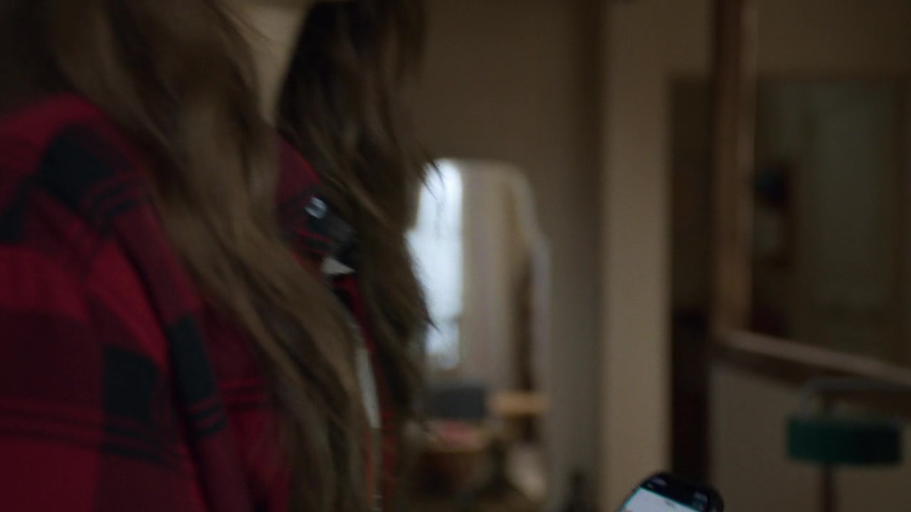 Emily_in_Paris_S01E01_Emily_in_Paris_720p_NF_WEB-DL_DDP5_1_x264-BTN_0746.jpg