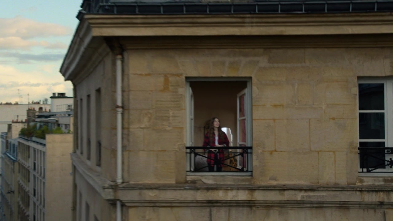 Emily_in_Paris_S01E01_Emily_in_Paris_720p_NF_WEB-DL_DDP5_1_x264-BTN_0753.jpg