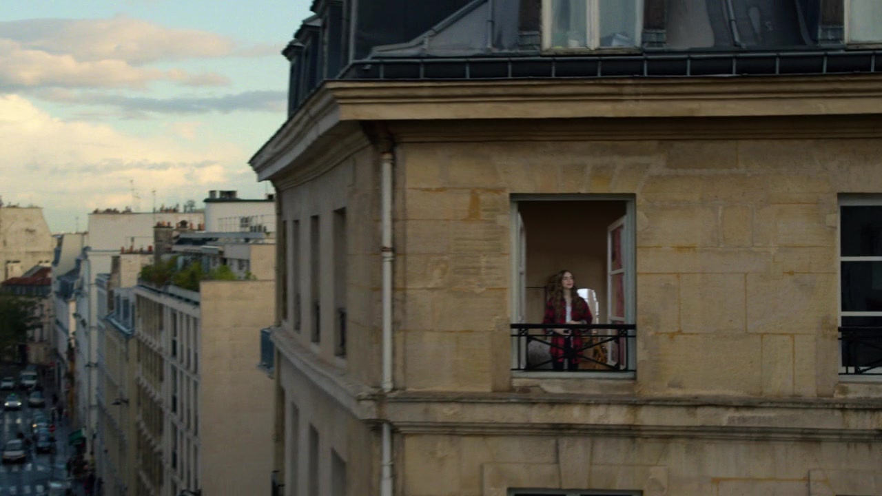 Emily_in_Paris_S01E01_Emily_in_Paris_720p_NF_WEB-DL_DDP5_1_x264-BTN_0754.jpg