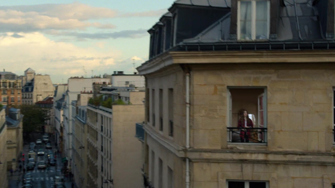 Emily_in_Paris_S01E01_Emily_in_Paris_720p_NF_WEB-DL_DDP5_1_x264-BTN_0755.jpg
