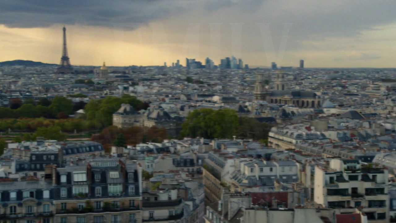 Emily_in_Paris_S01E01_Emily_in_Paris_720p_NF_WEB-DL_DDP5_1_x264-BTN_0771.jpg