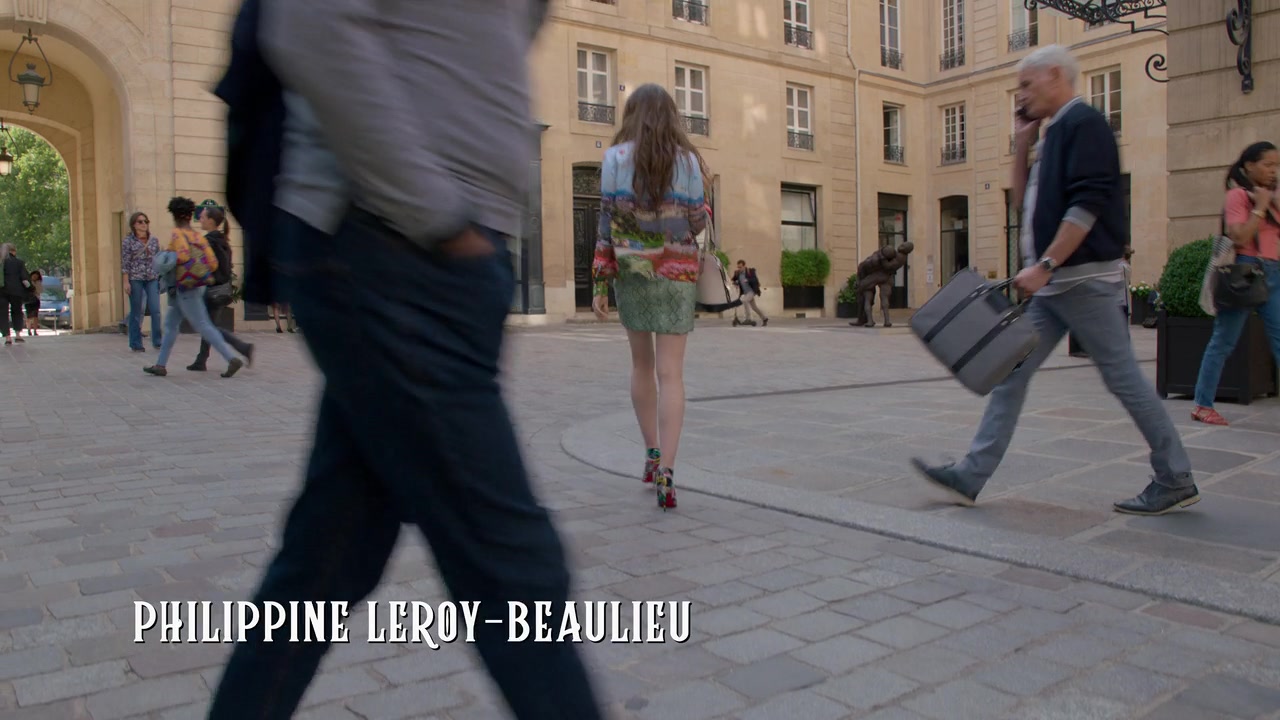 Emily_in_Paris_S01E01_Emily_in_Paris_720p_NF_WEB-DL_DDP5_1_x264-BTN_0781.jpg