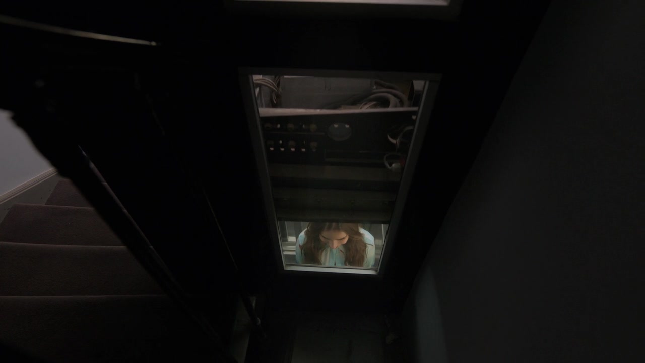 Emily_in_Paris_S01E01_Emily_in_Paris_720p_NF_WEB-DL_DDP5_1_x264-BTN_0798.jpg