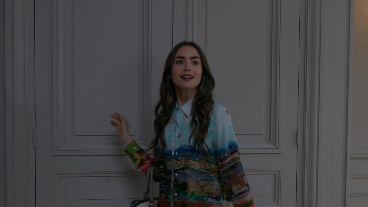Emily_in_Paris_S01E01_Emily_in_Paris_720p_NF_WEB-DL_DDP5_1_x264-BTN_0810.jpg