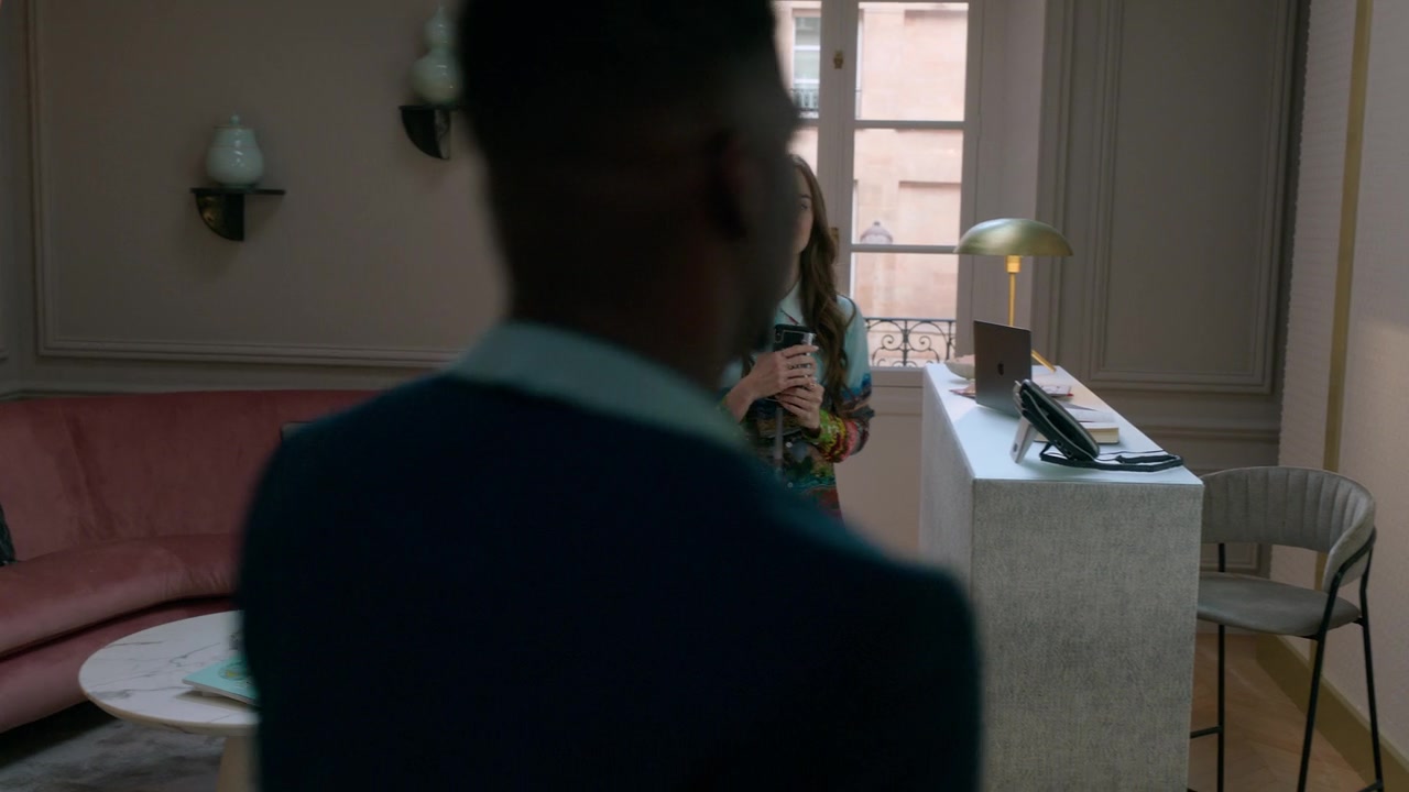 Emily_in_Paris_S01E01_Emily_in_Paris_720p_NF_WEB-DL_DDP5_1_x264-BTN_0862.jpg Emily_in_Paris_S01E01_Emily_in_Paris_720p_NF_WEB-DL_DDP5_1_x264-BTN_0862.jpg