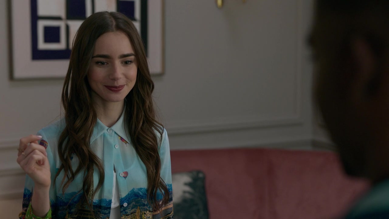 Emily_in_Paris_S01E01_Emily_in_Paris_720p_NF_WEB-DL_DDP5_1_x264-BTN_0880.jpg
