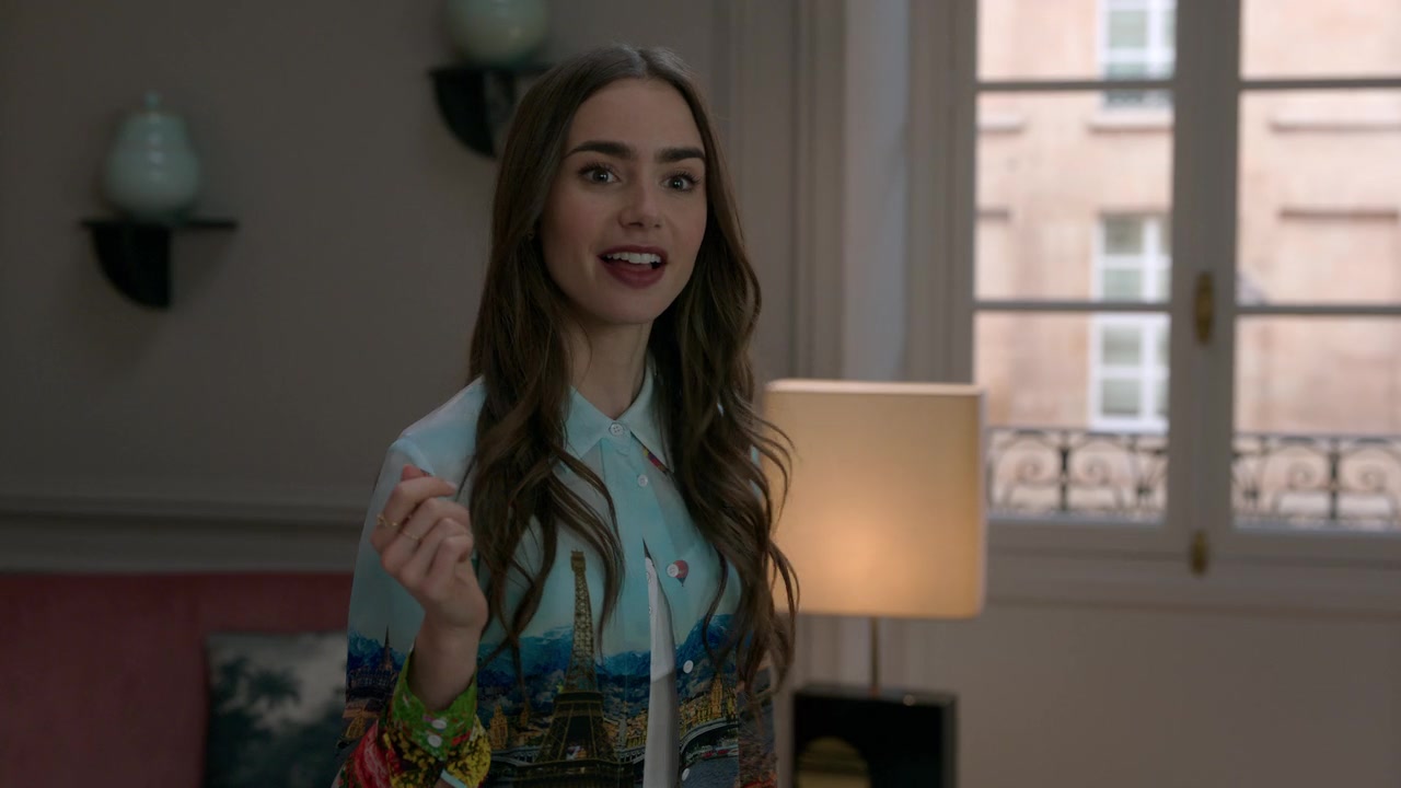 Emily_in_Paris_S01E01_Emily_in_Paris_720p_NF_WEB-DL_DDP5_1_x264-BTN_0883.jpg