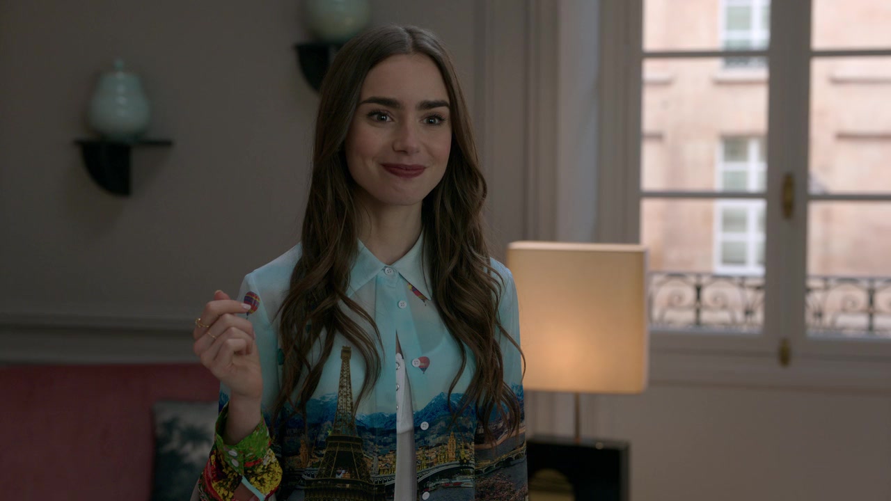 Emily_in_Paris_S01E01_Emily_in_Paris_720p_NF_WEB-DL_DDP5_1_x264-BTN_0900.jpg