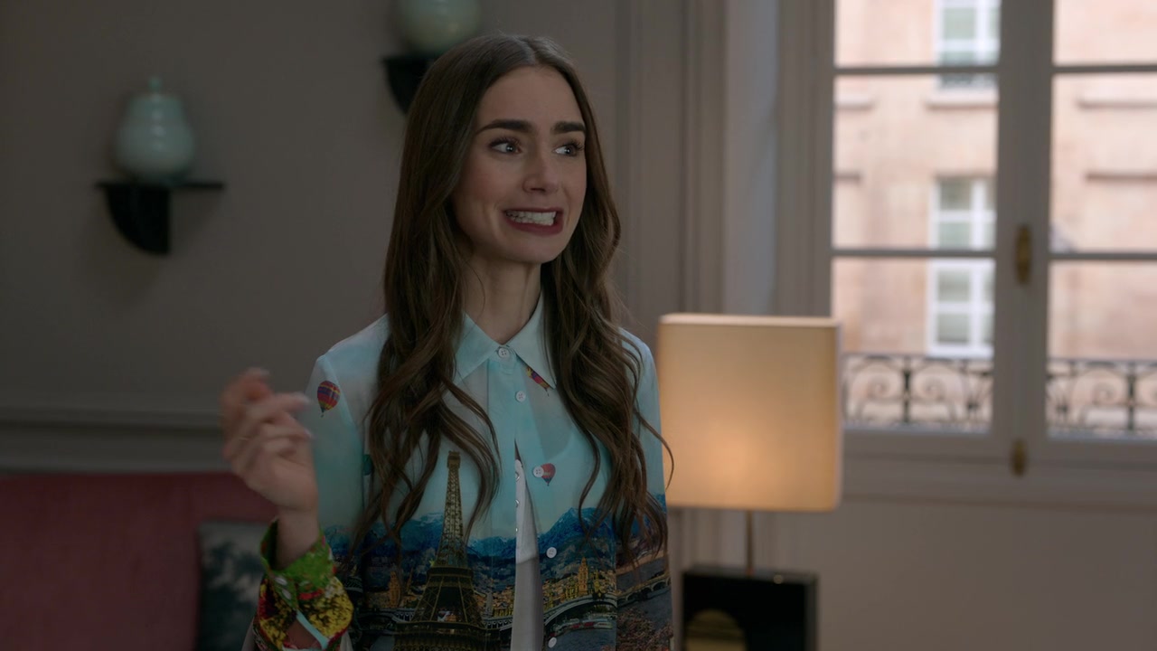 Emily_in_Paris_S01E01_Emily_in_Paris_720p_NF_WEB-DL_DDP5_1_x264-BTN_0902.jpg