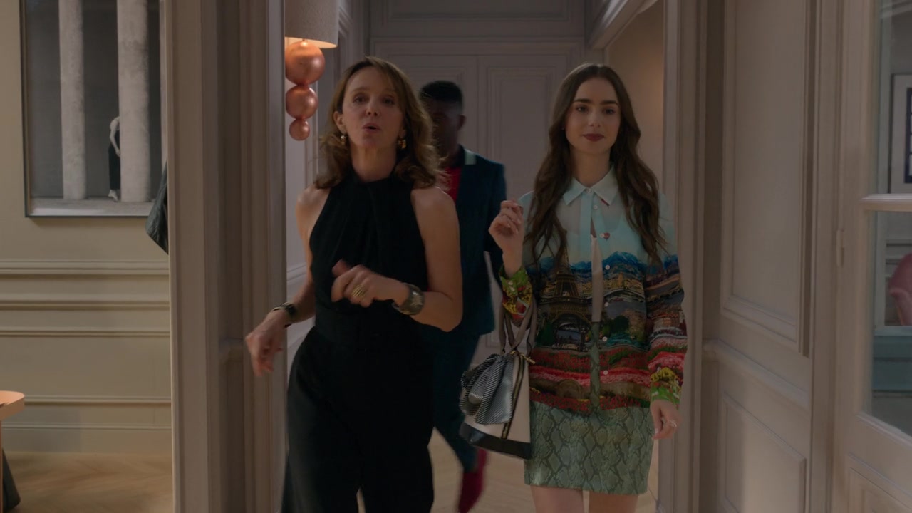 Emily_in_Paris_S01E01_Emily_in_Paris_720p_NF_WEB-DL_DDP5_1_x264-BTN_0921.jpg