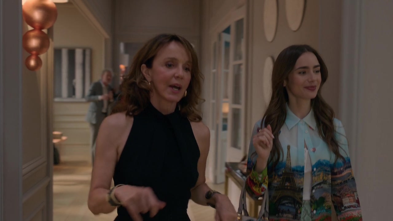 Emily_in_Paris_S01E01_Emily_in_Paris_720p_NF_WEB-DL_DDP5_1_x264-BTN_0931.jpg