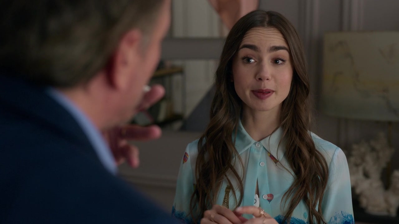 Emily_in_Paris_S01E01_Emily_in_Paris_720p_NF_WEB-DL_DDP5_1_x264-BTN_0999.jpg