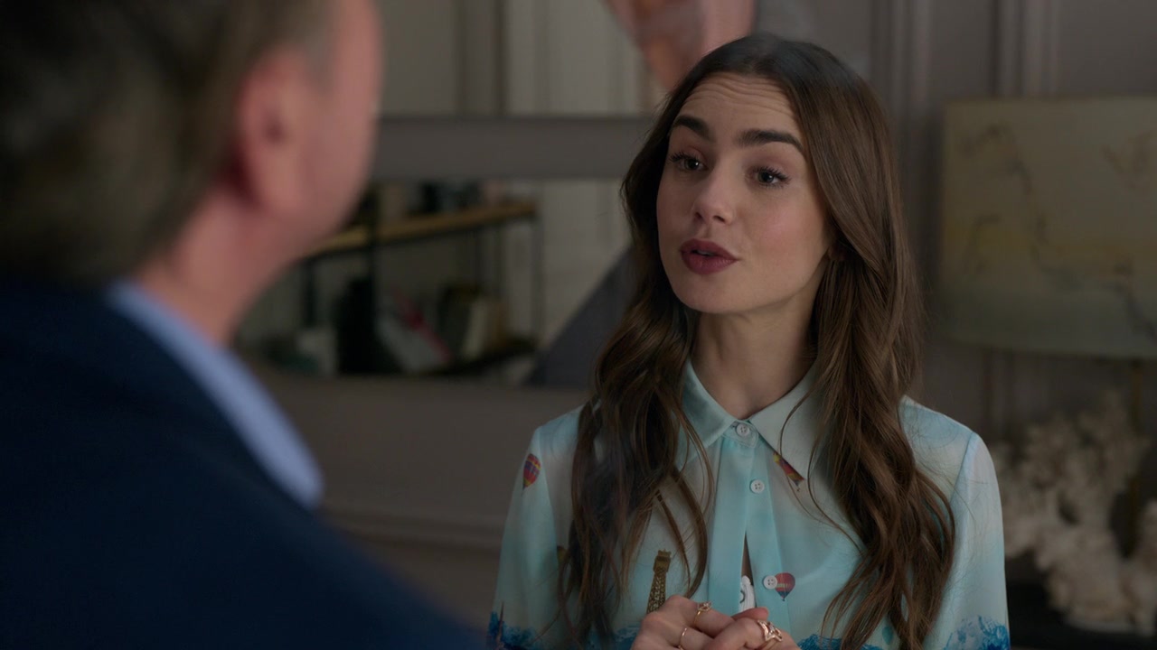 Emily_in_Paris_S01E01_Emily_in_Paris_720p_NF_WEB-DL_DDP5_1_x264-BTN_1001.jpg