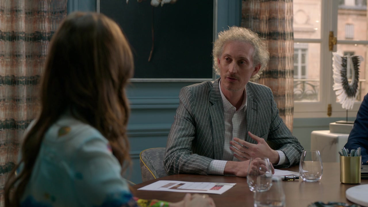 Emily_in_Paris_S01E01_Emily_in_Paris_720p_NF_WEB-DL_DDP5_1_x264-BTN_1198.jpg
