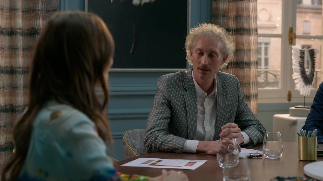 Emily_in_Paris_S01E01_Emily_in_Paris_720p_NF_WEB-DL_DDP5_1_x264-BTN_1200.jpg