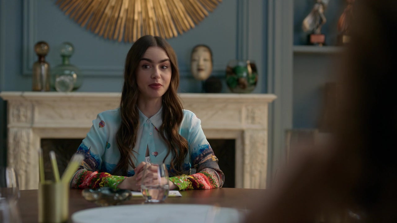 Emily_in_Paris_S01E01_Emily_in_Paris_720p_NF_WEB-DL_DDP5_1_x264-BTN_1216.jpg