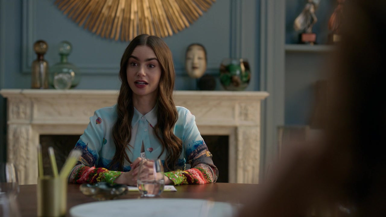 Emily_in_Paris_S01E01_Emily_in_Paris_720p_NF_WEB-DL_DDP5_1_x264-BTN_1217.jpg